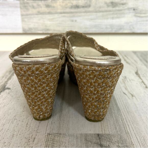 Eric Javits Women’s 10 Edy Gold Leather Wedge Sandals Slip-On Shoes - Picture 5 of 9